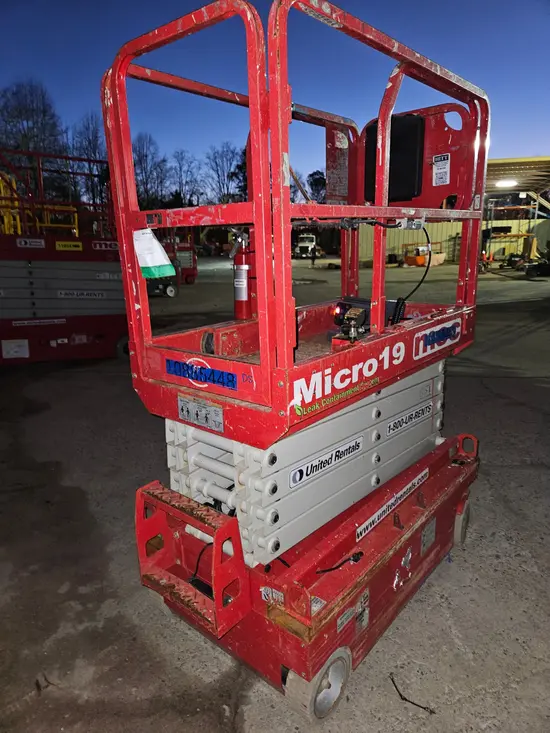2019 MEC MICRO 19 Scissor Lift