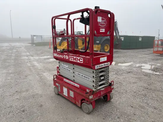 2018 MEC MICRO 19 Scissor Lift