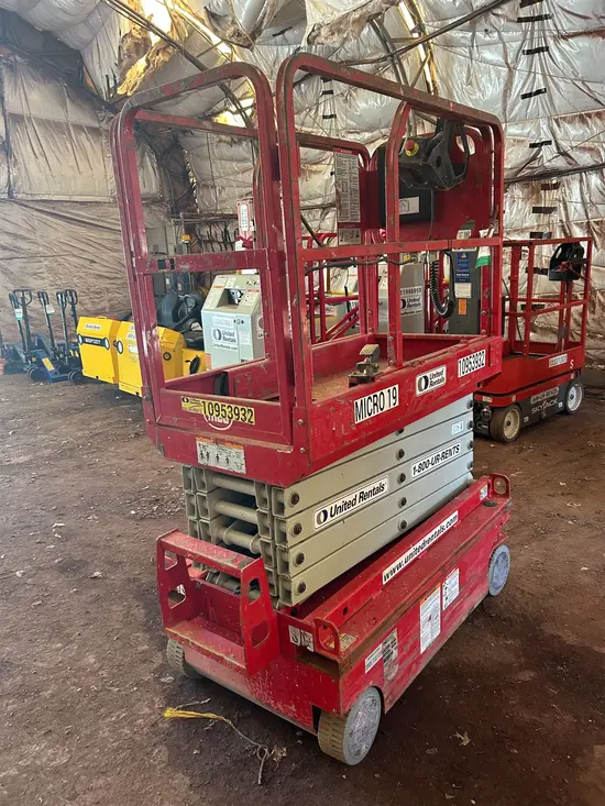 2019 MEC MICRO 19 Scissor Lift