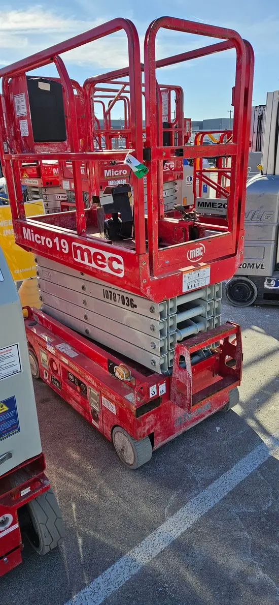 2018 MEC MICRO 19 Scissor Lift
