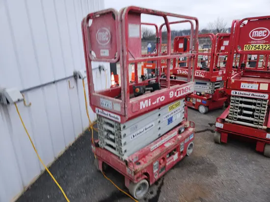 2018 MEC MICRO 19 Scissor Lift