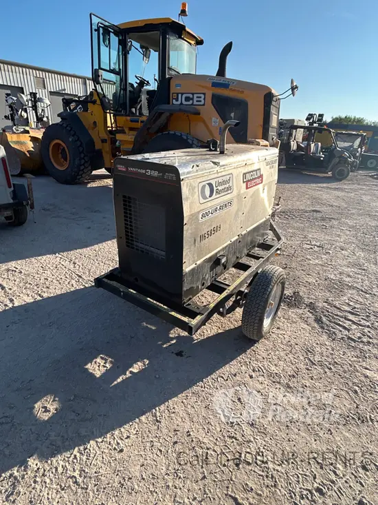 2023 Lincoln Electric VANTAGE 322 Welder