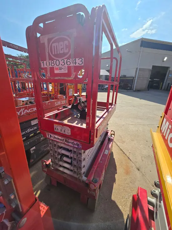 2018 MEC MICRO 19 Scissor Lift