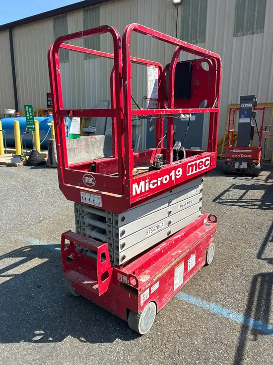 2018 MEC MICRO 19 Scissor Lift