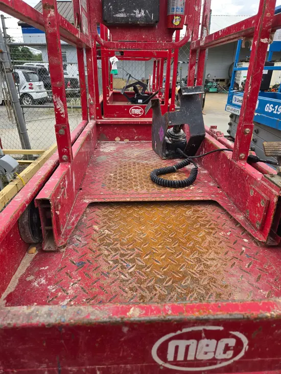2018 MEC MICRO 19 Scissor Lift