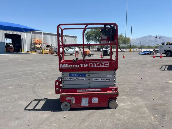 2019 MEC MICRO 19 Scissor Lift