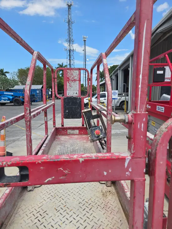 2019 MEC MICRO 26 Scissor Lift