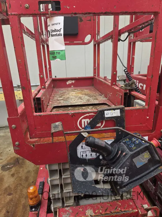 2018 MEC MICRO 19 Scissor Lift