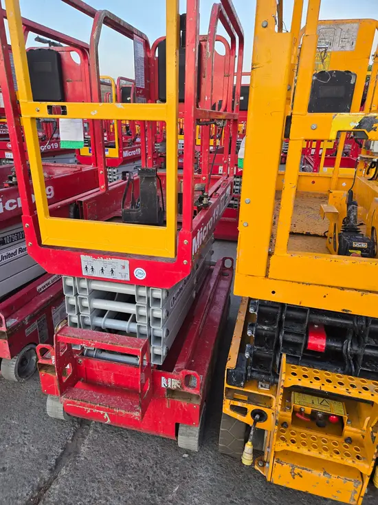 2019 MEC MICRO 19 Scissor Lift