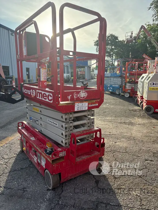 2018 MEC MICRO 19 Scissor Lift