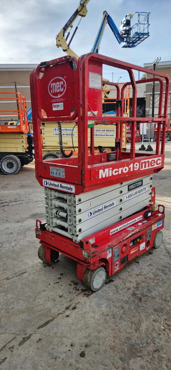 2018 MEC MICRO 19 Scissor Lift
