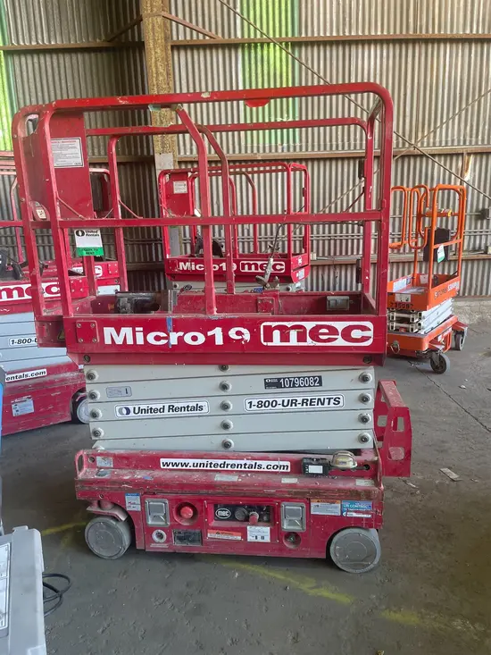 2018 MEC MICRO 19 Scissor Lift
