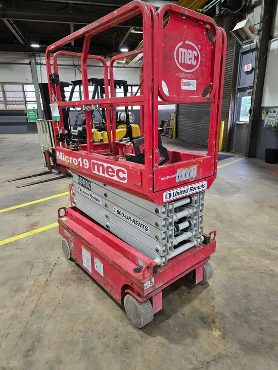 2019 MEC MICRO 19 Scissor Lift