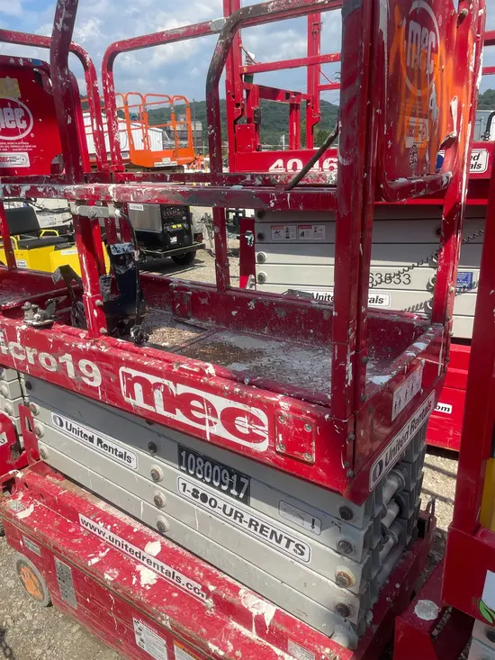 2018 MEC MICRO 19 Scissor Lift