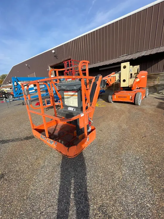 2016 JLG E400AJPN Articulating Boom Lift