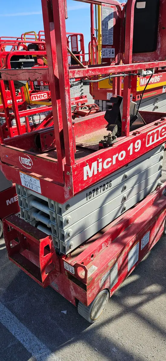 2018 MEC MICRO 19 Scissor Lift