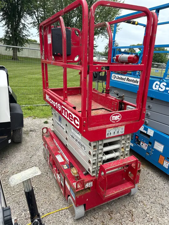 2018 MEC MICRO 19 Scissor Lift