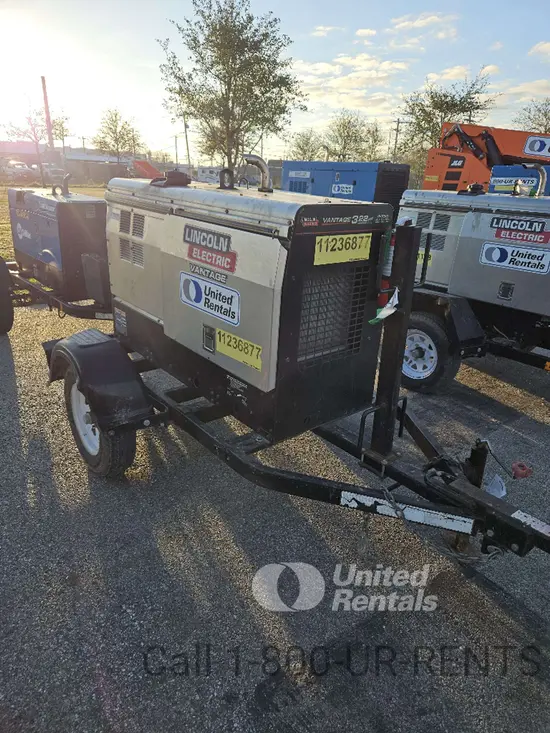 2021 Lincoln Electric VANTAGE 322 Welder