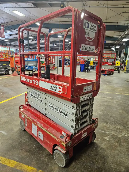 2017 MEC MICRO 19 Scissor Lift