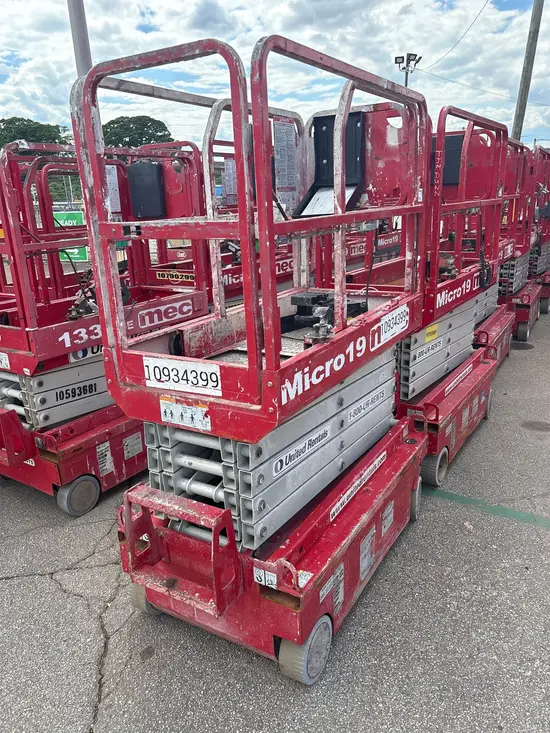 2019 MEC MICRO 19 Scissor Lift