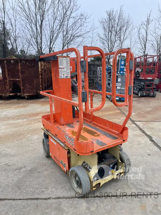 2016 JLG 1230ES Self-Propelled One-Person Lift