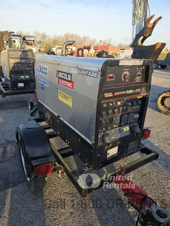 2021 Lincoln Electric VANTAGE 322 Welder