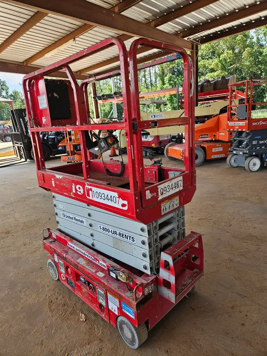 2019 MEC MICRO 19 Scissor Lift