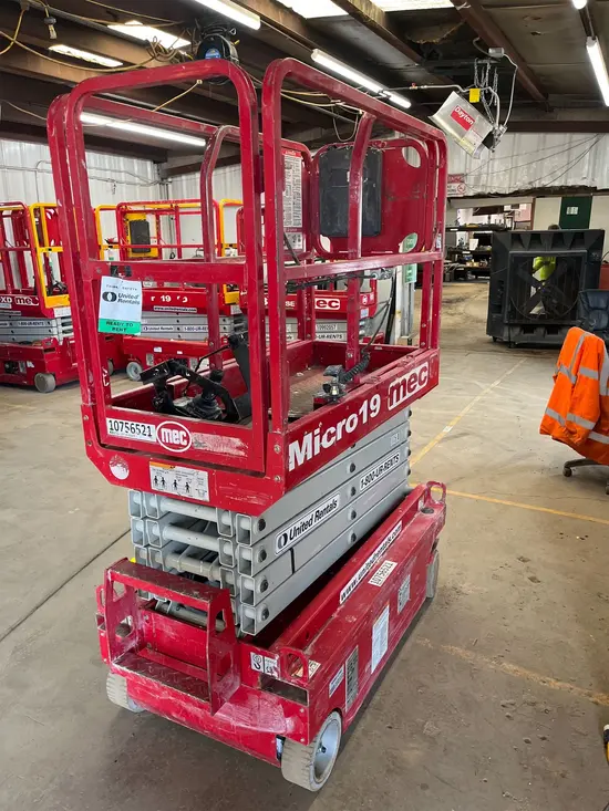2018 MEC MICRO 19 Scissor Lift