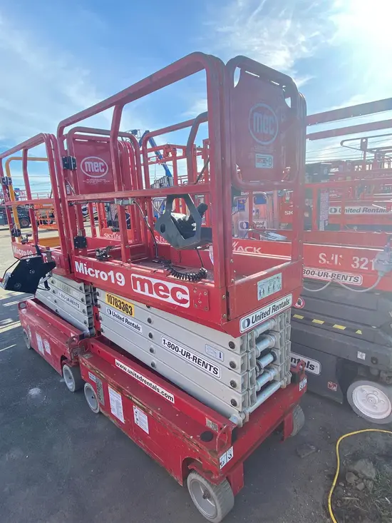 2018 MEC MICRO 19 Scissor Lift