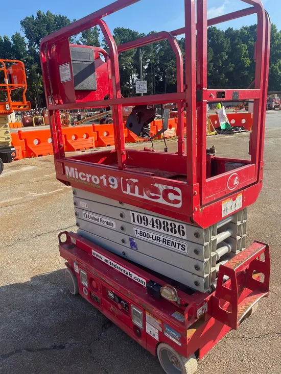 2019 MEC MICRO 19 Scissor Lift