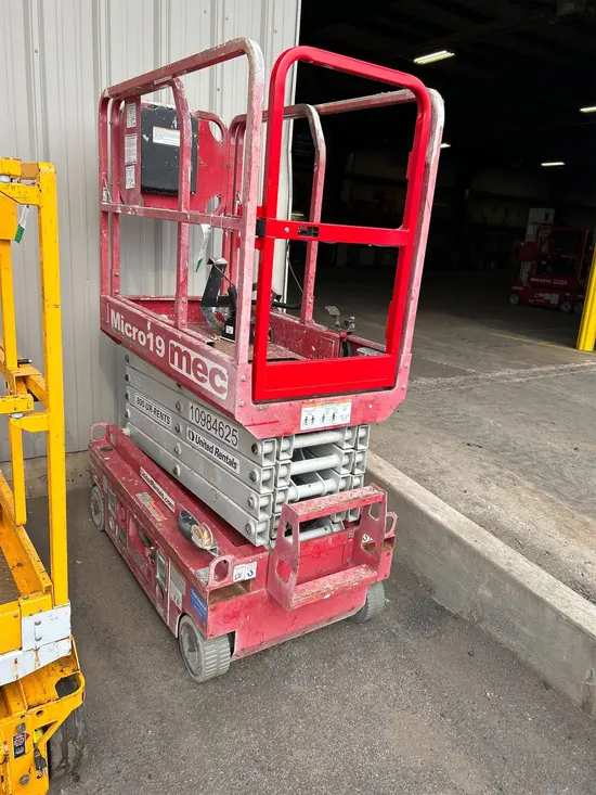 2019 MEC MICRO 19 Scissor Lift