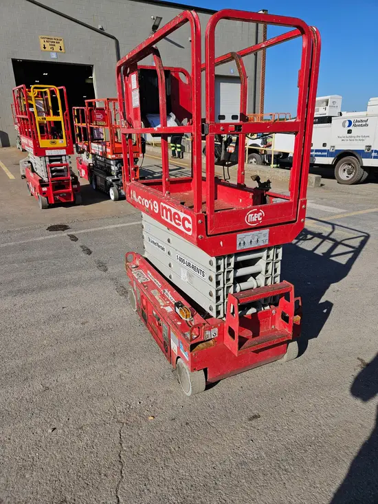 2019 MEC MICRO 19 Scissor Lift