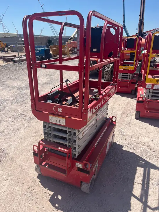 2019 MEC MICRO 19 Scissor Lift