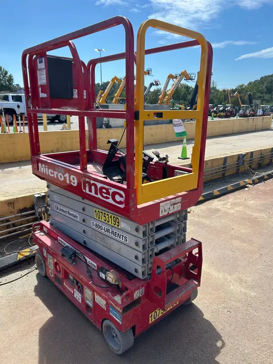 2018 MEC MICRO 19 Scissor Lift
