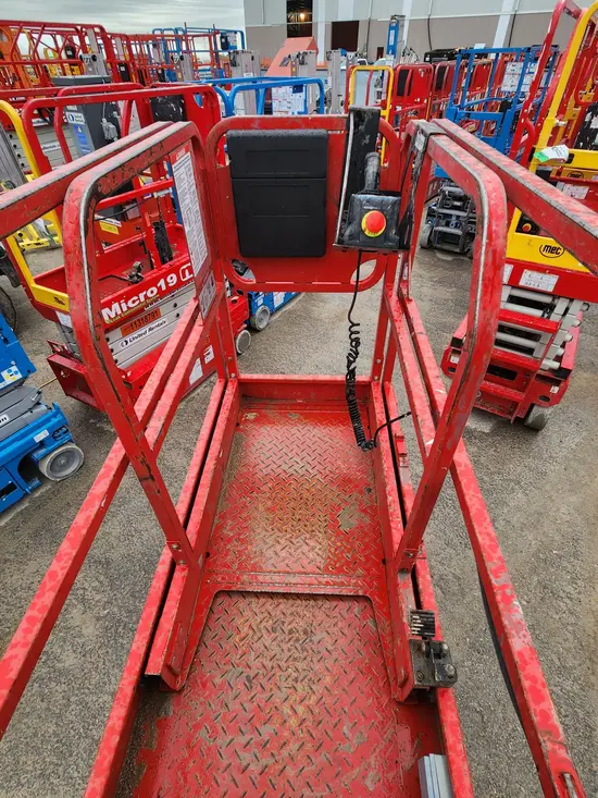2019 MEC MICRO 19 Scissor Lift