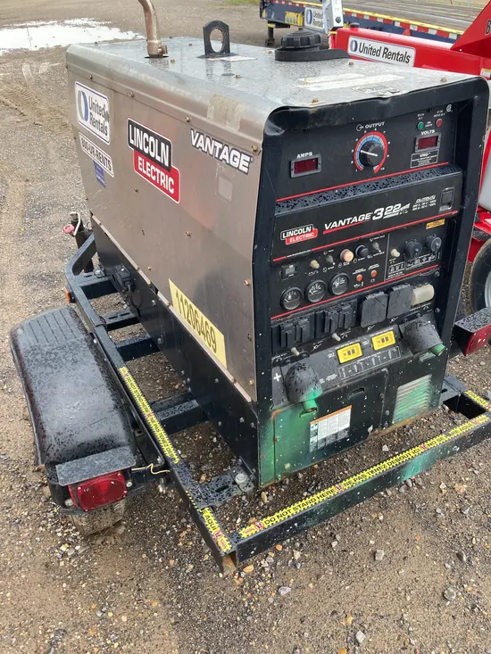 2021 Lincoln Electric VANTAGE 322 Welder