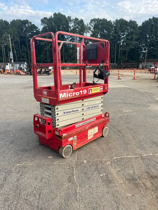 2019 MEC MICRO 19 Scissor Lift
