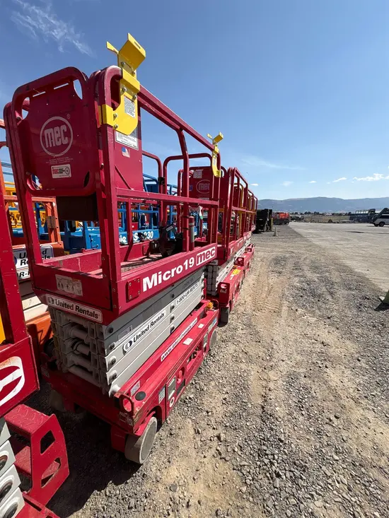 2018 MEC MICRO 19 Scissor Lift