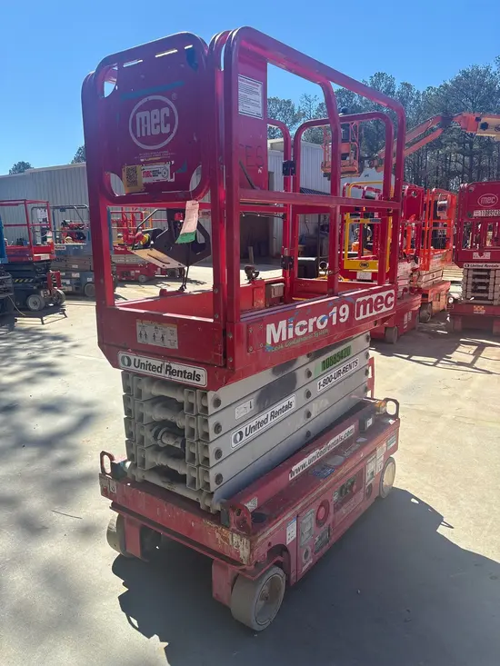 2019 MEC MICRO 19 Scissor Lift