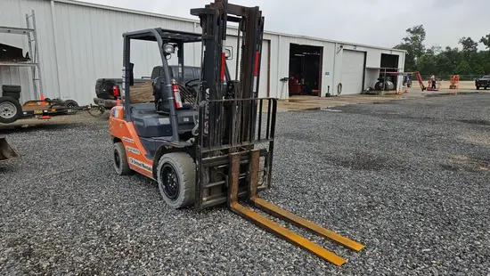 2018 Toyota 8FDU30 Warehouse Forklift