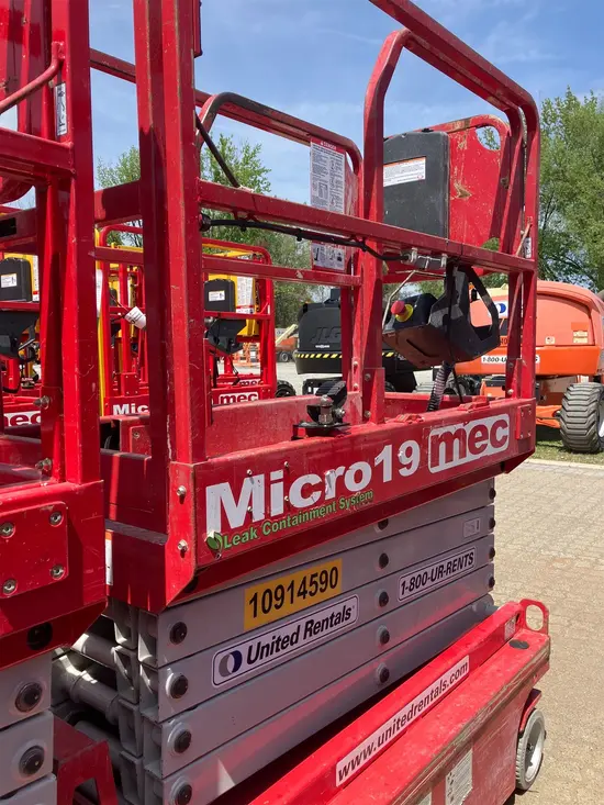 2019 MEC MICRO 19 Scissor Lift