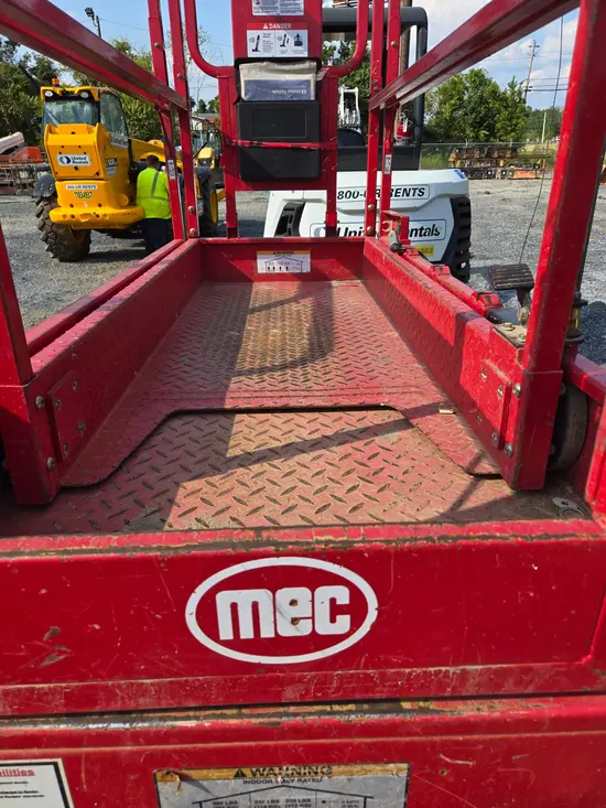 2019 MEC MICRO 26 Scissor Lift