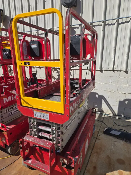 2019 MEC MICRO 19 Scissor Lift