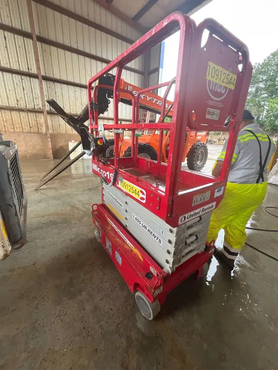 2019 MEC MICRO 19 Scissor Lift