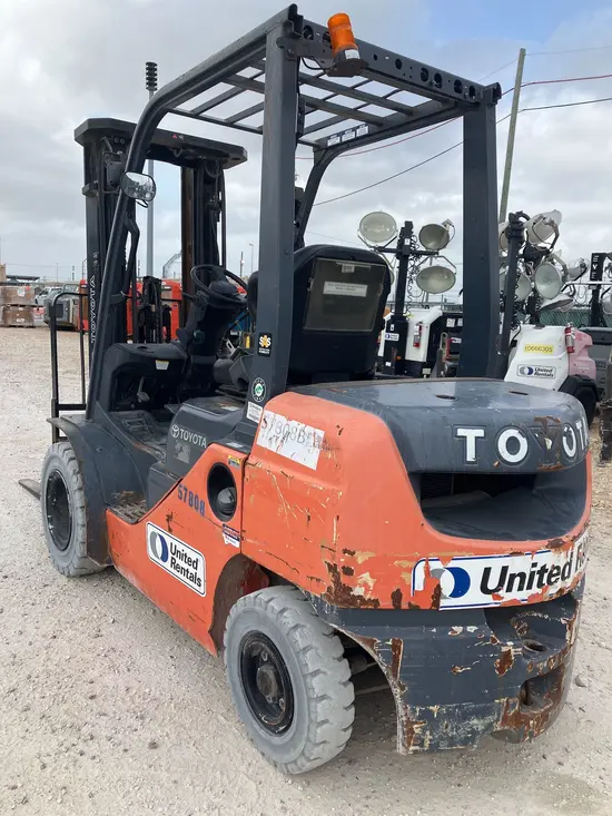 2018 Toyota 8FDU25 Warehouse Forklift