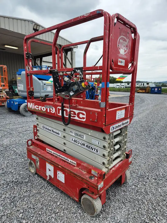 2019 MEC MICRO 19 Scissor Lift