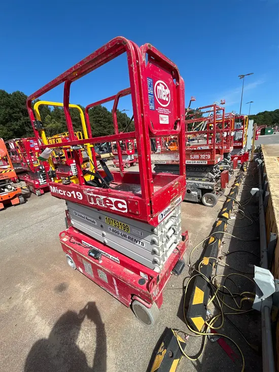 2018 MEC MICRO 19 Scissor Lift