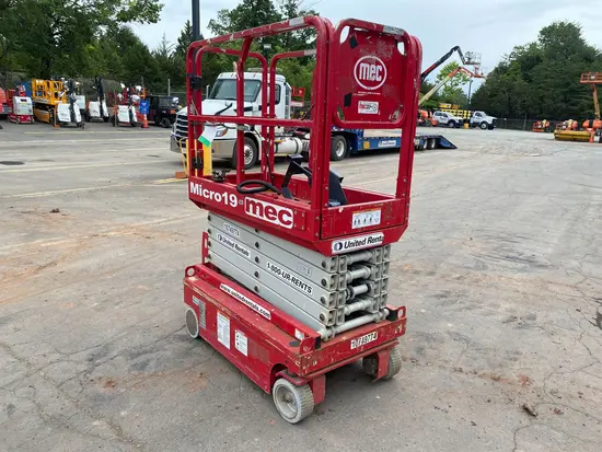 2018 MEC MICRO 19 Scissor Lift