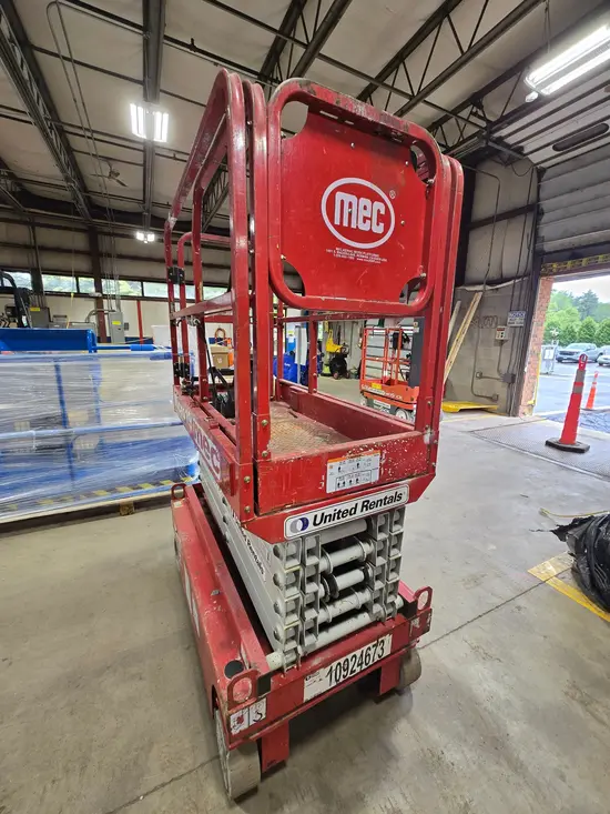 2019 MEC MICRO 19 Scissor Lift