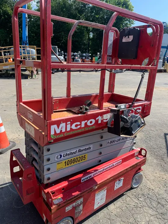 2019 MEC MICRO 19 Scissor Lift